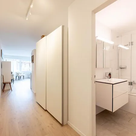 Tinus - 3 Min Walk To Lift