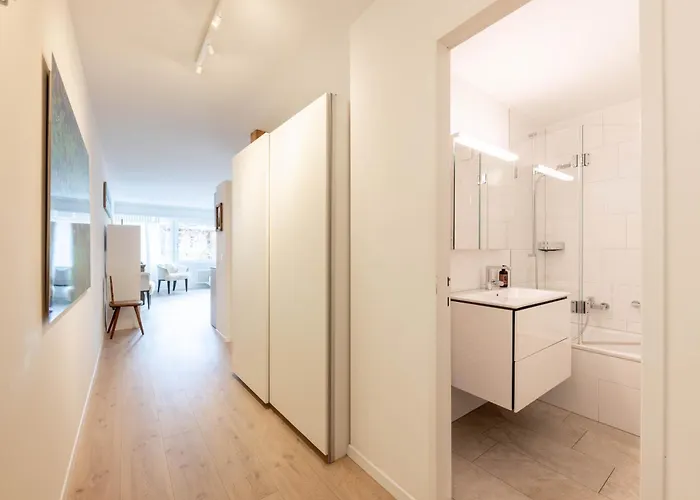 Tinus - 3 Min Walk To Lift