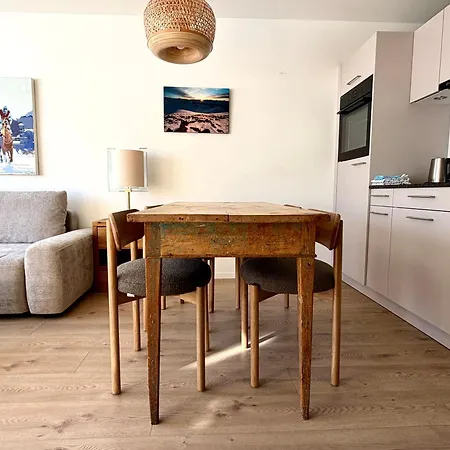 Tinus - 3 Min Walk To Lift *